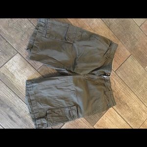 Men’s size 34 olive green cargo shorts
